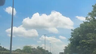 人生的路充满回忆，相遇的人难以忘记，有缘的人用心珍惜，走着走着，就到端午节了，在这里送上我真诚的祝福，祝你，祝我，祝我们，平安一生，健康一世，快乐一辈子，愿一切美好，都不期而遇。端午节安康[玫瑰]