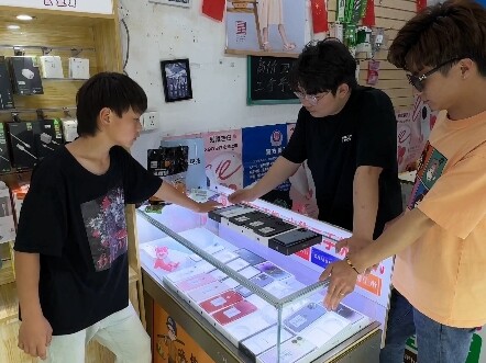 老板有人逃单，手机！我的手机！ #看一遍笑一遍 #这操作都看傻了#反转