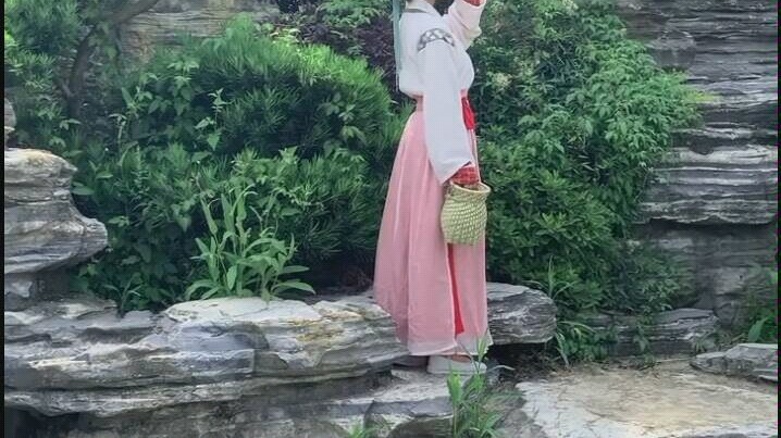 เวลาไปถ่ายนอกสถานที่ แดดแรงมากอาจทำให้ผิวไหม้ได้ คุณลุงใจดีจะมาสอนวิธีถ่ายรูปให้น้องสาวอย่างทะนุถนอม