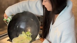 กลับได้เห็นกุ้งทำงานล่วงเวลา