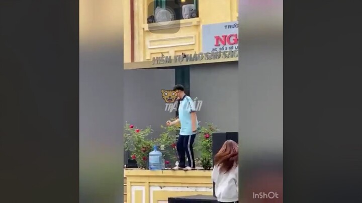 Đời bắt đi nhảy nhưng bố mẹ bắt đi học 😂😂😂