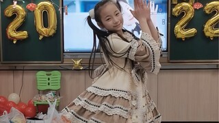 Wearing a lolita skirt and tying double ponytails to dance on New Year's Day is the consciousness th