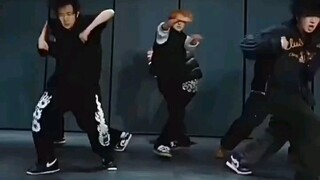 What kind of dance skills does the idol have, who has received public admiration and extremely high 