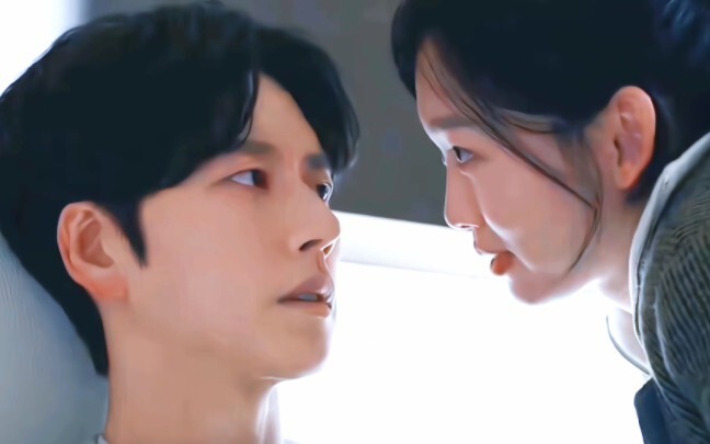 Cứu tôi với, sao có người bệnh mà vẫn đẹp trai thế này! Với lại cặp đôi của họ hợp nhau quá chừng lu