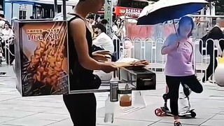 这流动摊贩无敌了，管不了啊