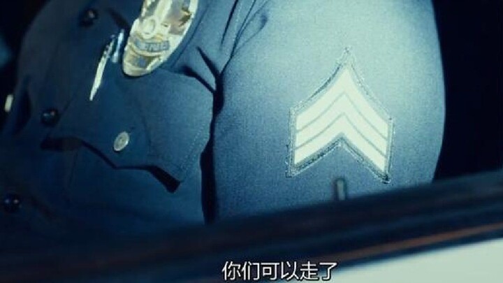 A fake cop runs into a real cop on patrol. Realizing the latter’s rank is lower than his, he immedia