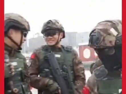 Even soldier brothers have a mischievous side! Netizens are losing it over the last one—unbearable! 