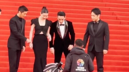 Chu Nhất Long: Tôi biết mà, để tôi giúp bạn tung một cái thật đẹp nhé. Phải nói là anh ấy vừa tung l