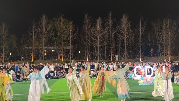 Who knows the complete live version of the Little Town Ballad classical dance? I really like the las