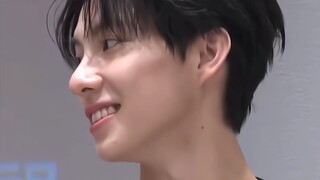 ［بنغ تشيان يو］بالتأكيد هو متوحش في الخفاء، وليس بريئًا ولطيفًا كما يبدو على السطح～