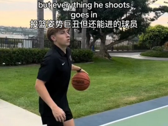 Tag ngay người xung quanh bạn ném rổ xấu tệ nhưng vẫn vào!