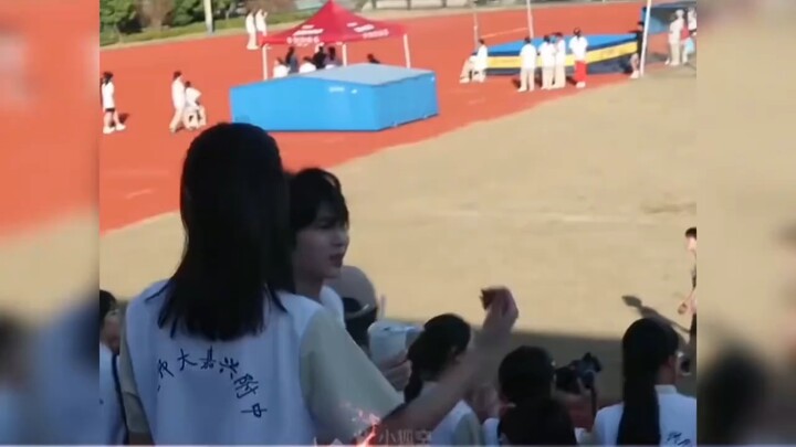 Seperti apa rasanya menyukai seseorang diam-diam di masa muda perkuliahan? #CintaKampus Aku Akui, Ak