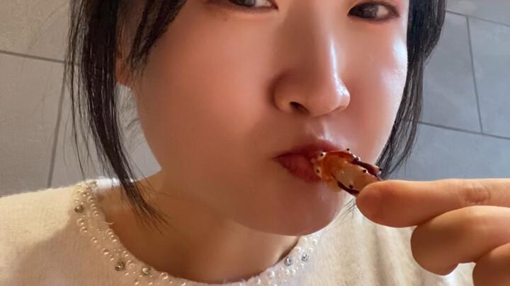 إلى أي مدى يبذل اليابانيون جهدهم لجعلك تأكل السلطعون بالكامل