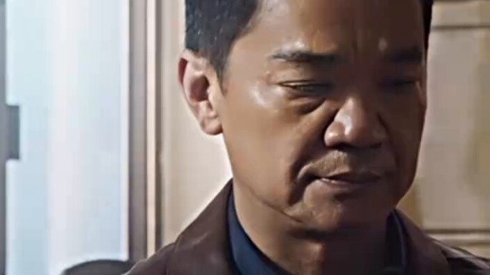 AK has a strong recoil, so you should hold it down instead of holding it up!