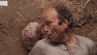 男人发现天花板上面全是巨大的肉球，并眼静静的看着一个肉球砸在了自己的脸上