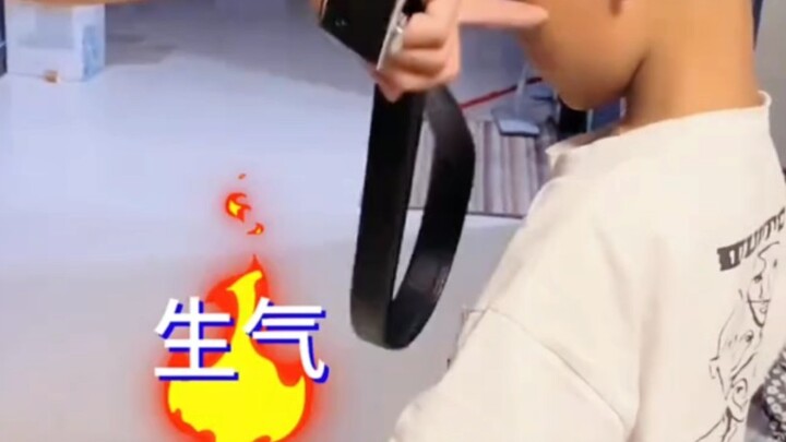 小孩哥的一次孝顺，换来爸爸一辈子的内向