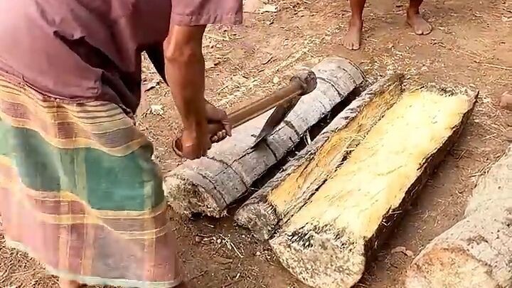 在乡村环境中劈柴