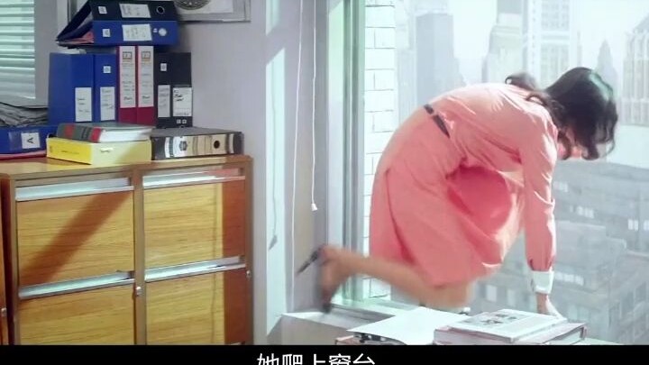 قفزت من الطابق الثامن عشر، لكنها في الحقيقة لم تكن تنتحر بالقفز من المبنى!