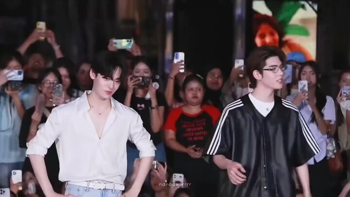 Versi khusus tari teeteepor