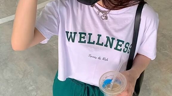 How to pose for those who are not photogenic