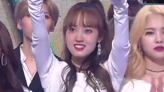[Music Bank] [BTS VS Cosmic Girls] Tháng 6 rồi mà BTS vẫn No. 1. Tôi không thể khoe khoang thêm nữa.
