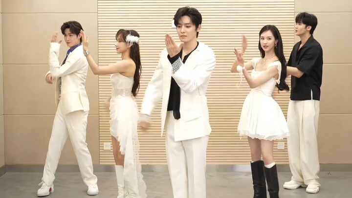 สมาชิก《ต้าเมิ่งกุ้ยหลี》ร่วมกันเต้นเพลง "เสี่ยวซื่โฉว" ฟินสุดๆ ไปเลย!!