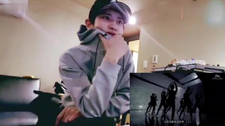 Penggemar pria Zhang Yixing yang paling berani sepanjang masa; untung saja Chanyeol tidak mengerti l