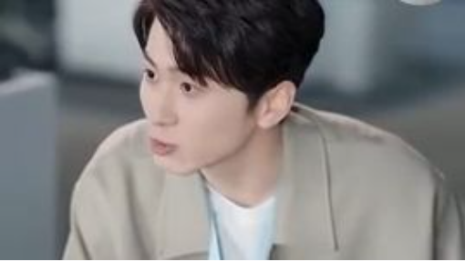นักแสดงชายเป็นเจ้าของระบบการปลดพนักงาน เมื่อถูกปลดออกจะได้รับรางวัล