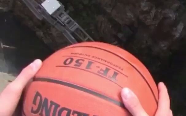 Magnus Effect: The Basketball Flies! [So Ridiculous]