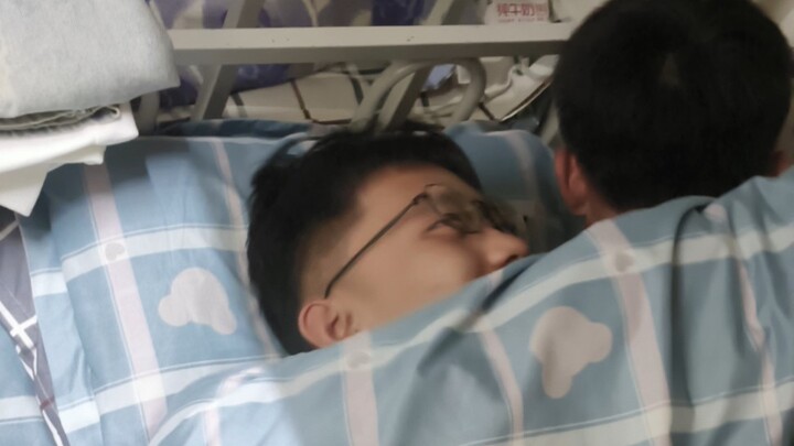Bạn cùng phòng nghịch thiên