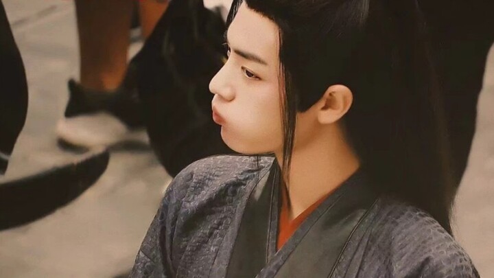 【نسخة الدراما وانغ شيان ABO】【جميع الأعضاء يعشقون شيان】 سجل اعتقال الصبي الإلهي 10