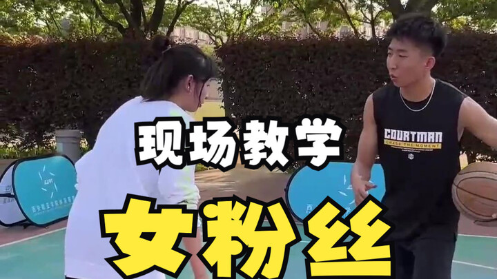 Master Wang went one-on-one with Li Guanyang’s female student assistant, teaching her the crossover 