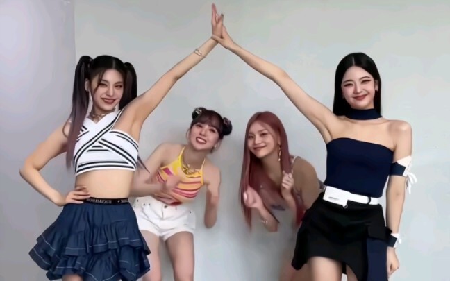 La la la, hai fan cùng vui～Thử thách “Sneakers” của VIVIZ × ITZY