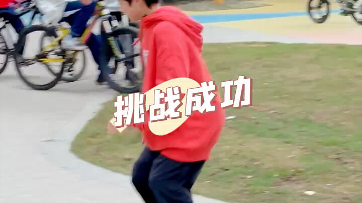 Accepting Skateboard Xuanxuan's challenge: a frontside 540 to a six-peg grind