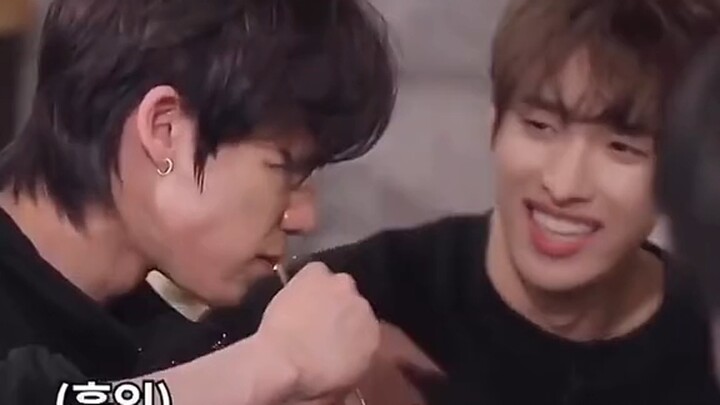 【شو مينغهاو】يبدو أنهم يحبونه أكثر من المعجبين!