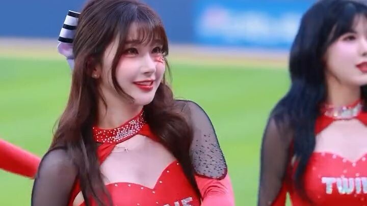 Elegance That Speaks for Itself 😍💃