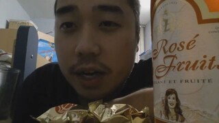 ASMR 吃东西的声音 - 幸运饼干和桃红果酒