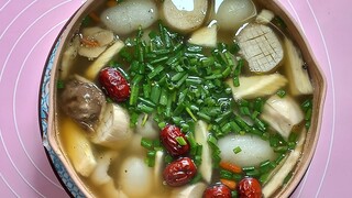 có chôm chôm không làm món canh sâm bổ lượng rất tiết.