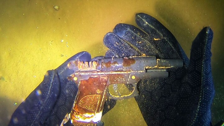 [Olahraga][Vlog] Menemukan pistol mainan saat menyelam