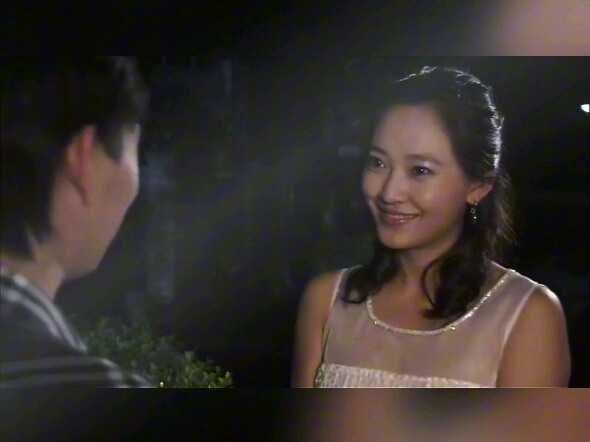 Chàng trai trẻ đã đưa cô đồng nghiệp của mình về nhà khi không có ai xung quanh, và cuối cùng mong m
