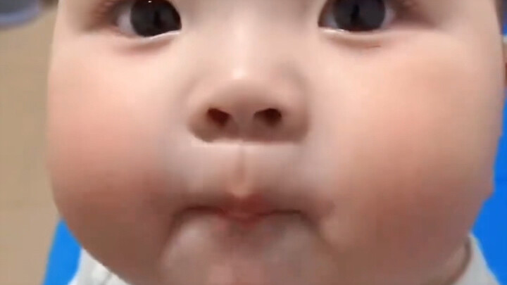 The little baby says “Dad” in that adorable baby voice for the very first time—and it’s making the p