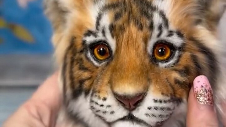 Mengapa dikatakan tidak berbakat? Tanpa dasar seni pun bisa membuat boneka, dan hasil akhirnya seper