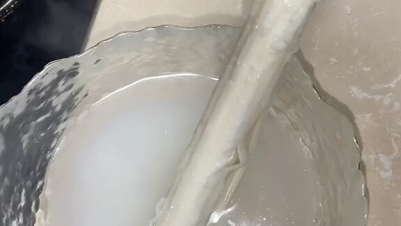 Just whipping up some plain noodles to eat～