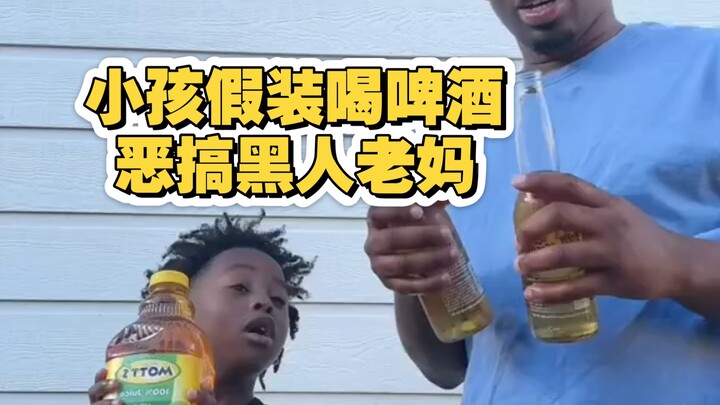 Chế giễu bà mẹ da đen, giả vờ cho con uống bia bị mẹ bắt gặp