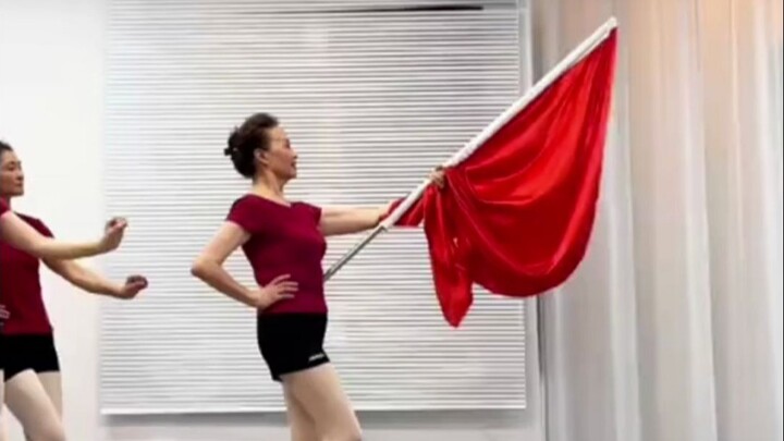 สาวพลเรือนบนทุ่งหญ้า: ความทรงจำอันแสนจริงของวัยเยาว์อันงดงาม ทำให้ฝันเป็นทหารกลายเป็นความจริง