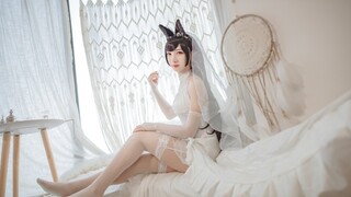 [Cosplay Collection] A girl cosplays Azur Lane as a bride, Atago dog. She is so beautiful. I want to