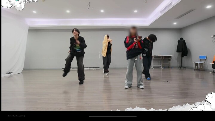 [Chen Junming] Hahaha! The dance teacher’s take: Three seriously abstract people crammed into the sa
