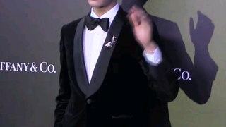 [龚俊] Our aloof Junjun was called out with a simple "Wuhu"!