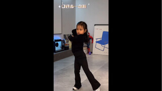 允儿的舞蹈课首秀，妹妹真的好棒啊