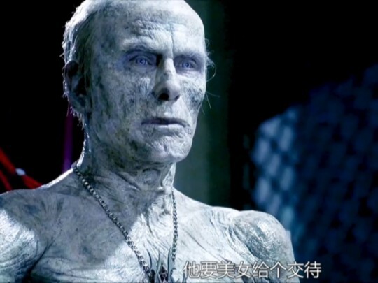 معركة بين جميلة مصاص دماء ومستذئب